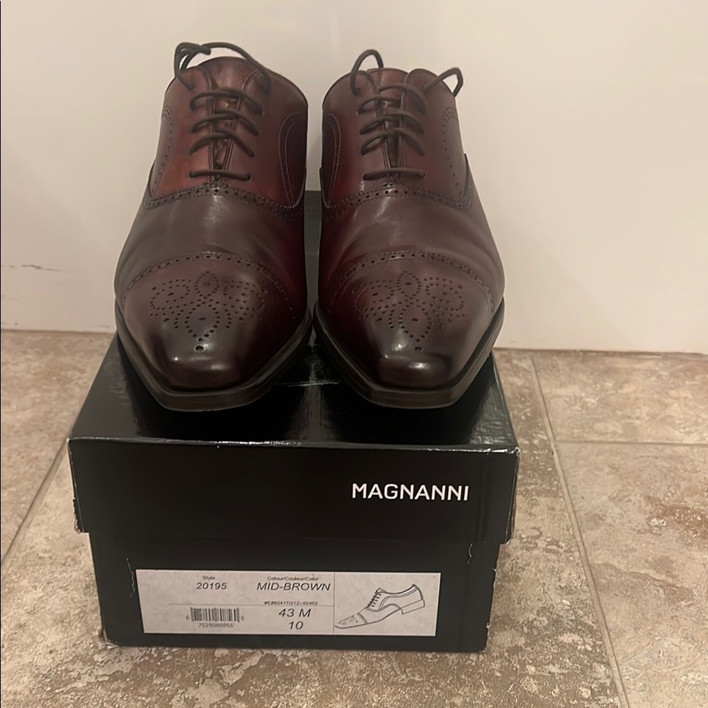 Magnanni Brown Leather Oxford Shoes with Cap Toe